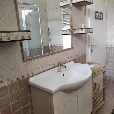 Apartment Sarahome1 *