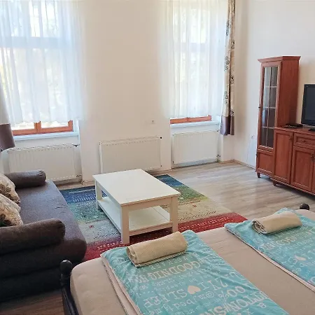 Sarahome1 * Segedyn